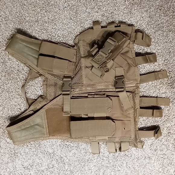 (Like new) Oakley look Tactical vest - Picture 1 of 2
